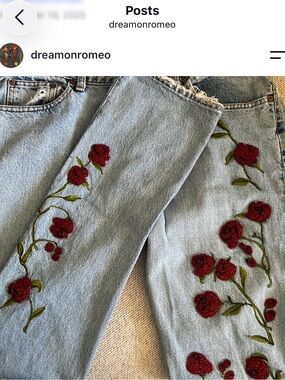 1990’s Vintage Rose beaded appliqué distressed jeans
